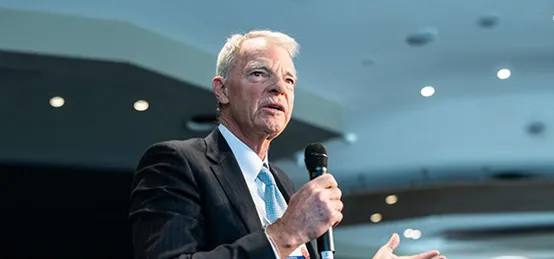 他山石｜诺奖得主迈克尔·斯宾塞：我兴奋的是中国案例能启发别的国家，下一代增长引擎将来自各国的小微企业参与到国际市场